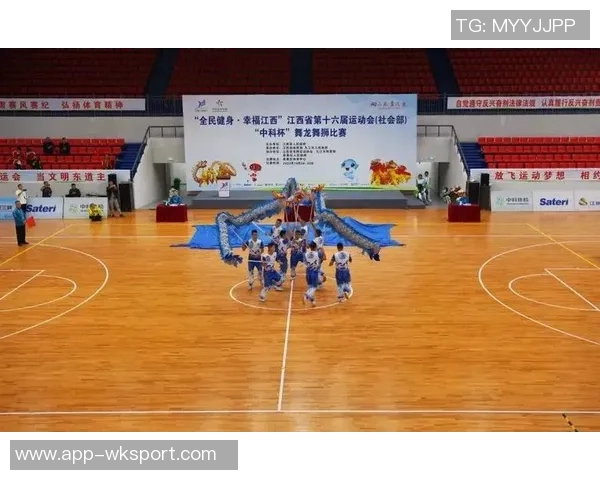 海门足球俱乐部奋勇争先全力冲击新赛季目标展现团队精神与拼搏精神